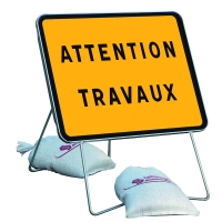 Panneau de chantier KC1 T1 ATTENTION TRAVAUX 800 x 600 mm avec pied et 2 sacs de lestage