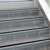 Bande pour nez de marche Dinastair adhésive noir 1530 x 50 x 1 mm