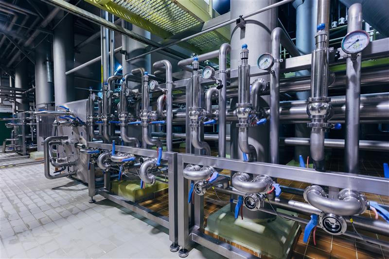 Machine à fluide dans une usine